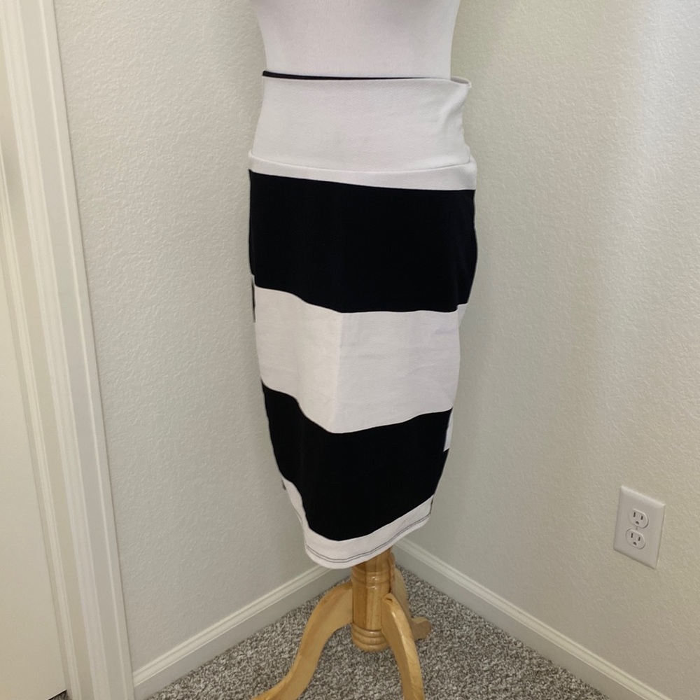 LuLaRoe Cassie Black White Striped Pencil Skirt Medium 10-12 High Waist